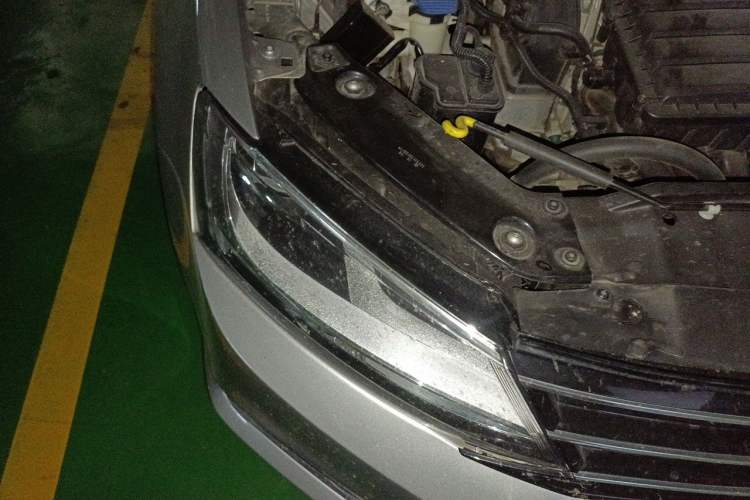 Used Volkswagen Sagitar 2015 1.6L Automatic Comfort Model Right Front Headlight