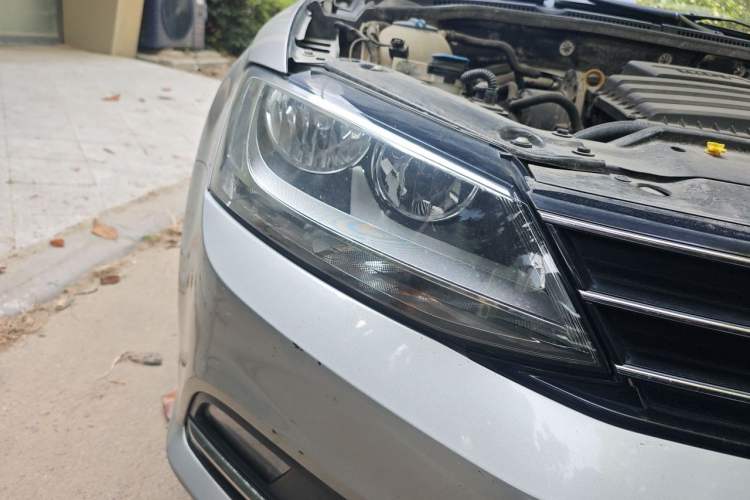 Used Volkswagen Sagitar 2015 1.6L Automatic Comfort Model Right Front Headlight