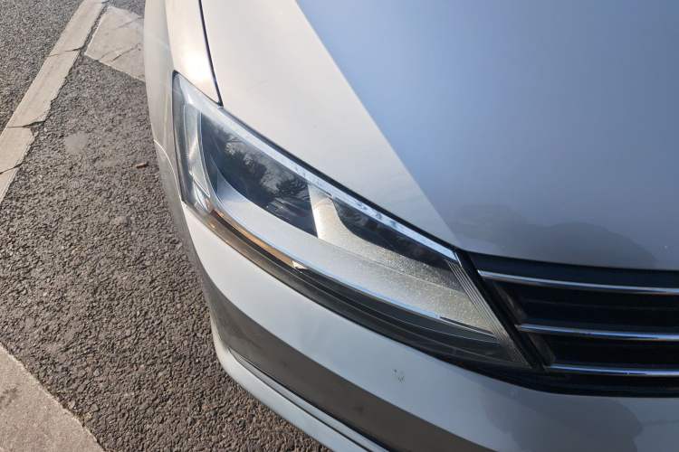 Used Volkswagen Sagitar 2015 1.6L Manual Fashion Edition Right Front Headlight