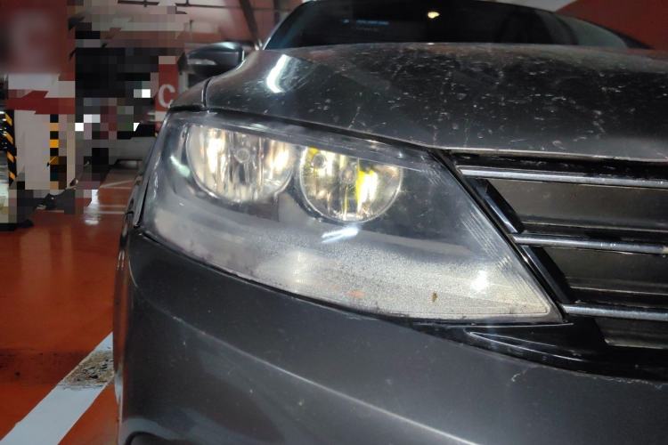 Used Volkswagen Sagitar 2015 230TSI Automatic Comfort Version Right Front Headlight