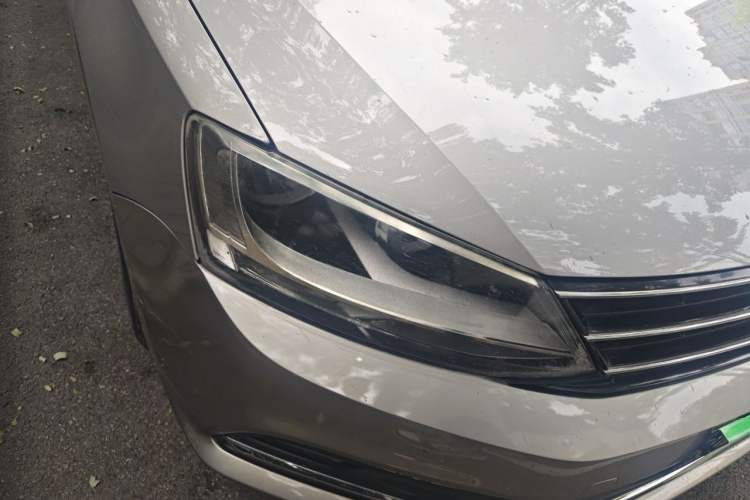 Used Volkswagen Sagitar 2015 1.6L Manual Comfort Model Right Front Headlight