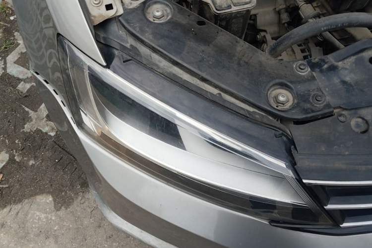 Used Volkswagen Sagitar 2015 1.6L Automatic Comfort Model Right Front Headlight