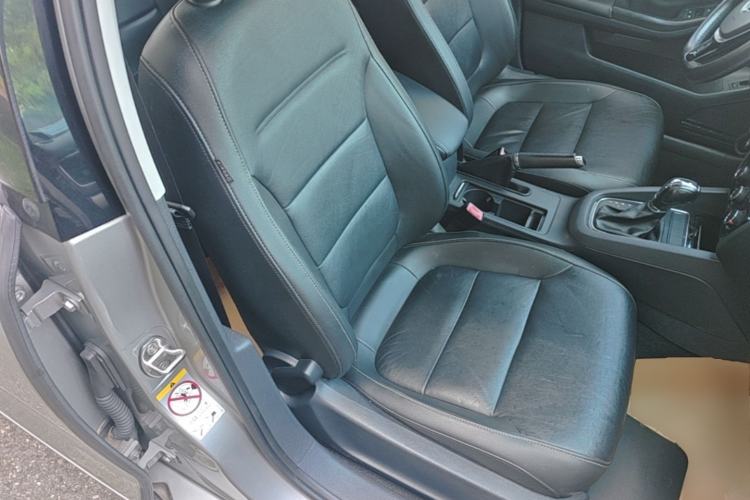 Used Volkswagen Sagitar 2015 1.6L Automatic Comfort Model Right Front Seat