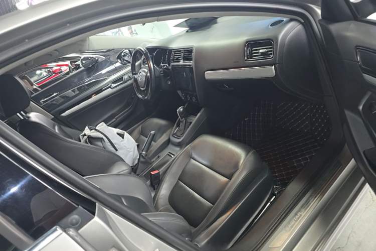Used Volkswagen Sagitar 2015 1.6L Automatic Comfort Model Right Front Seat