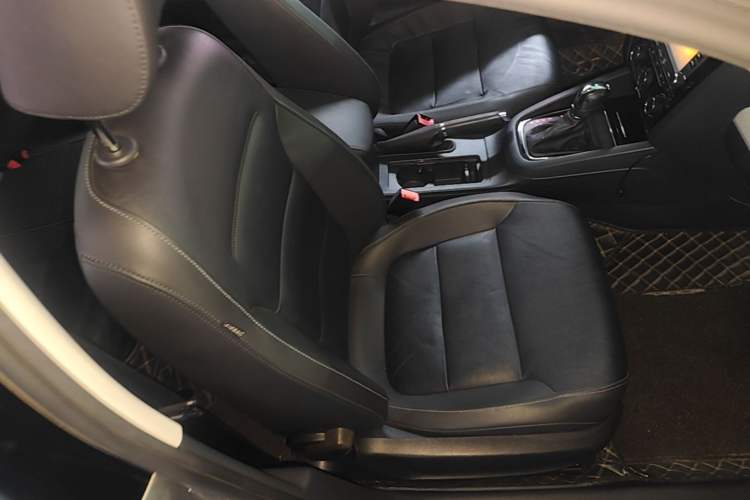 Used Volkswagen Sagitar 2015 1.6L Automatic Comfort Model Right Front Seat