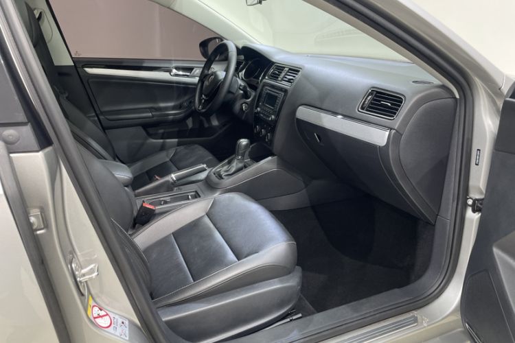 Used Volkswagen Sagitar 2015 1.6L Automatic Comfort Model Right Front Seat