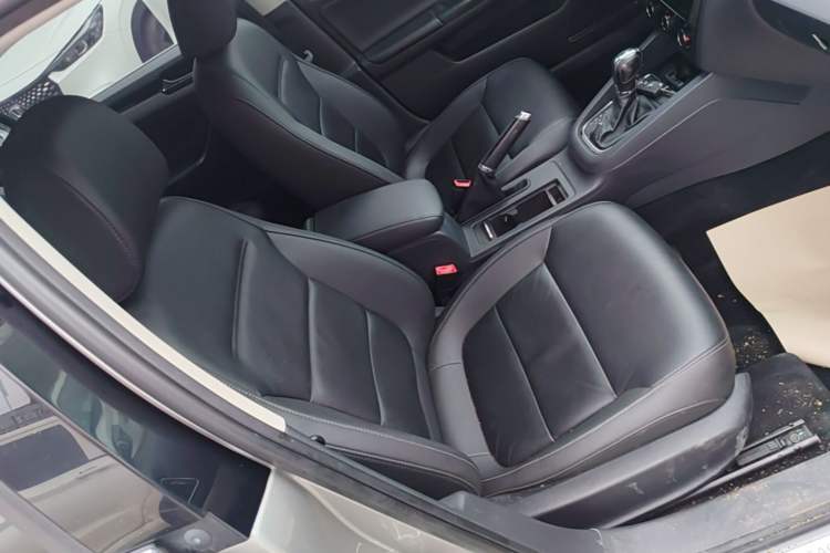 Used Volkswagen Sagitar 2015 1.6L Automatic Comfort Model Right Front Seat