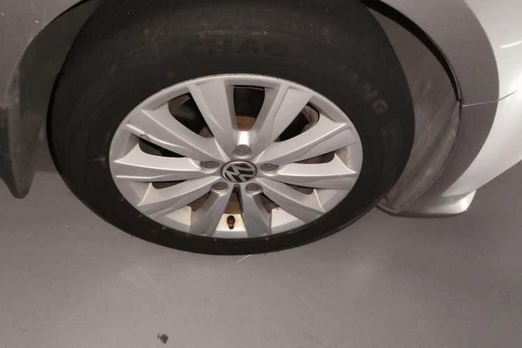 Used Volkswagen Sagitar 2015 230TSI Automatic Comfort Version Right Front Wheel Hub