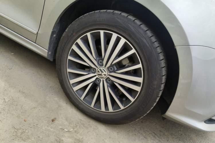 Used Volkswagen Sagitar 2015 280TSI Automatic Flagship Model Right Front Wheel Hub
