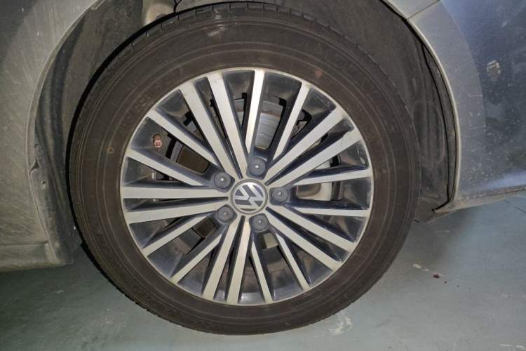 Used Volkswagen Sagitar 2015 280TSI Automatic Flagship Model Right Front Wheel Hub