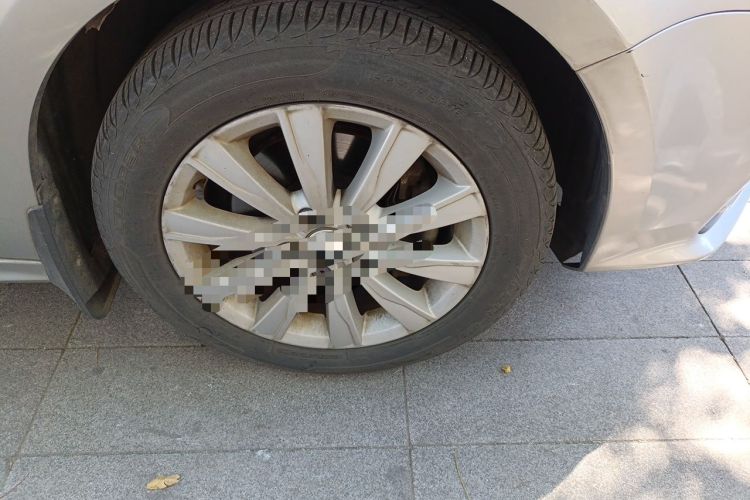Used Volkswagen Sagitar 2015 230TSI Automatic Comfort Version Right Front Wheel Hub