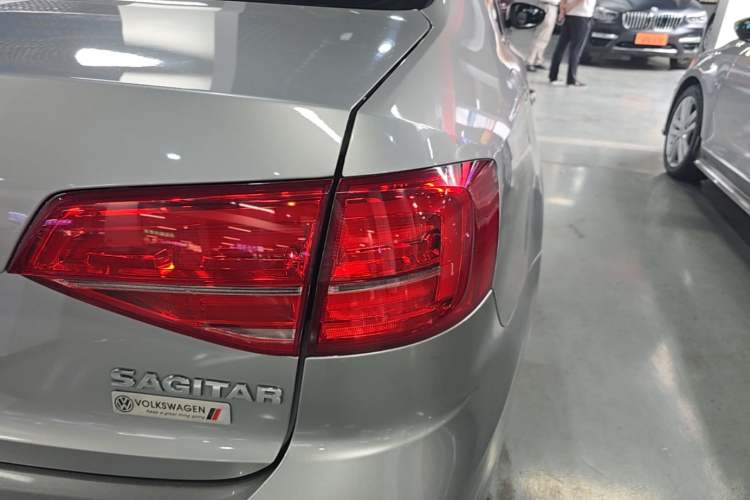 Used Volkswagen Sagitar 2015 1.6L Automatic Comfort Model Right Rear Taillight