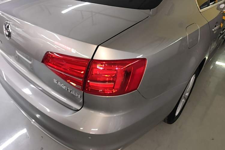 Used Volkswagen Sagitar 2015 1.6L Automatic Comfort Model Right Rear Taillight