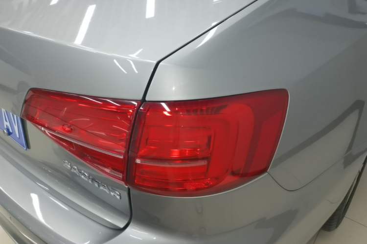 Used Volkswagen Sagitar 2015 1.6L Automatic Comfort Model Right Rear Taillight