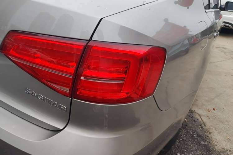 Used Volkswagen Sagitar 2015 1.6L Automatic Comfort Model Right Rear Taillight