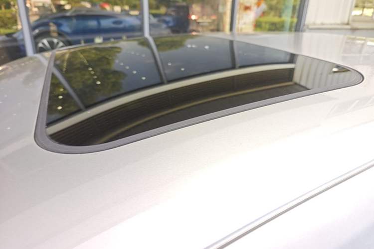 Used Volkswagen Sagitar 2015 1.6L Automatic Comfort Model Roof