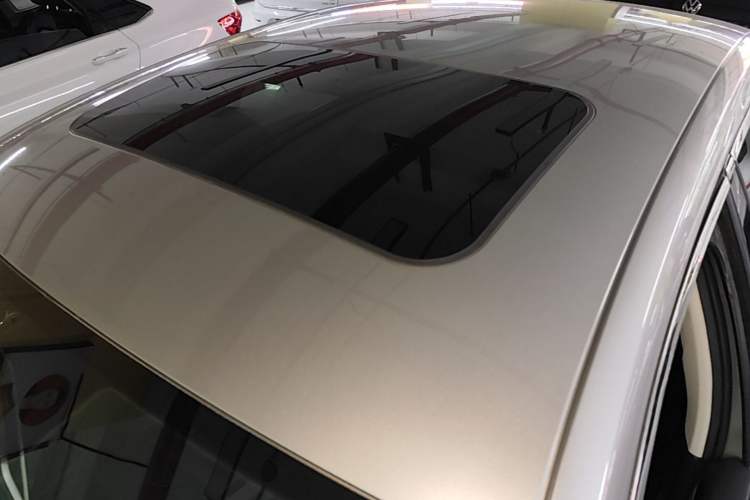 Used Volkswagen Sagitar 2015 1.6L Automatic Comfort Model Roof
