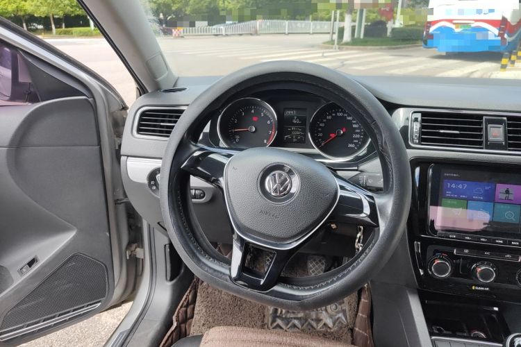 Used Volkswagen Sagitar 2015 1.6L Manual Comfort Model Steering Wheel