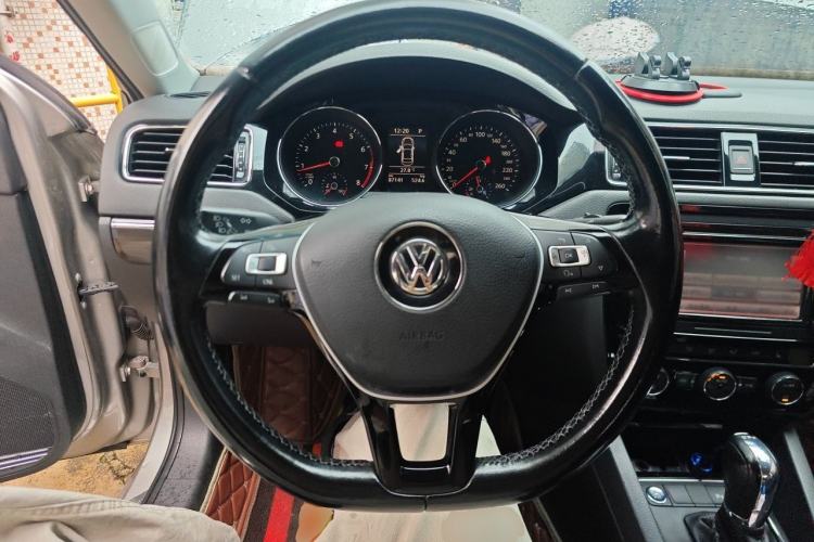 Used Volkswagen Sagitar 2015 230TSI Automatic Luxury Model Steering Wheel