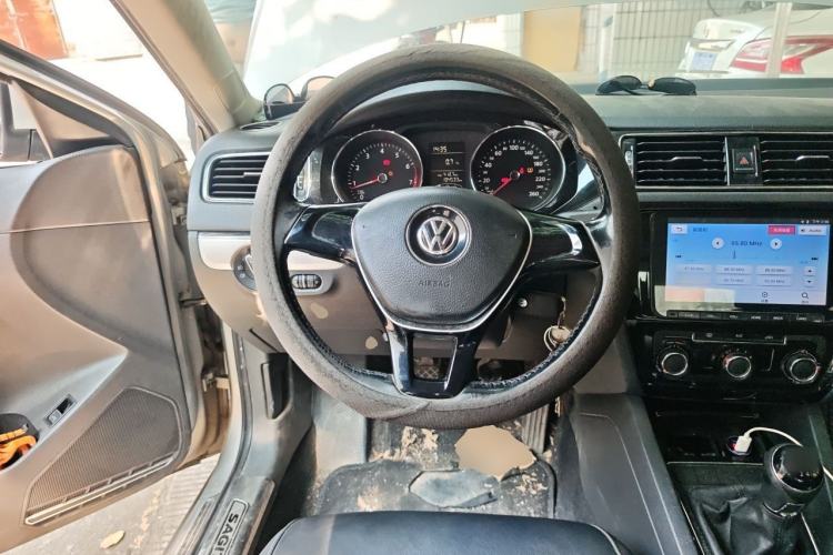 Used Volkswagen Sagitar 2015 1.6L Manual Comfort Model Steering Wheel