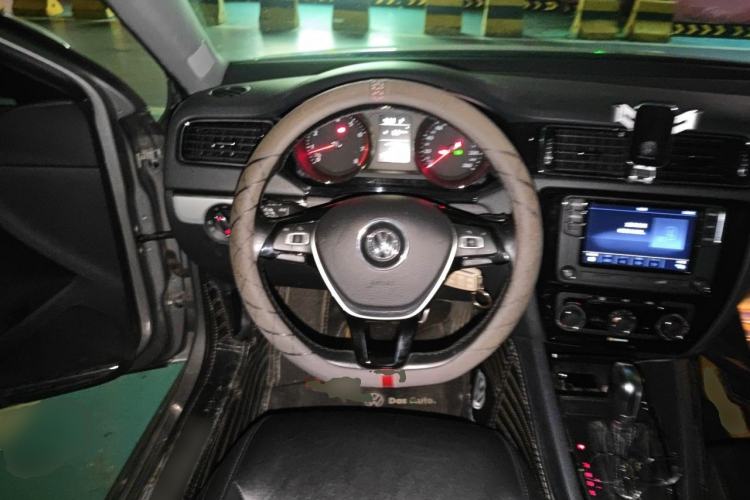 Used Volkswagen Sagitar 2015 1.6L Automatic Comfort Model Steering Wheel