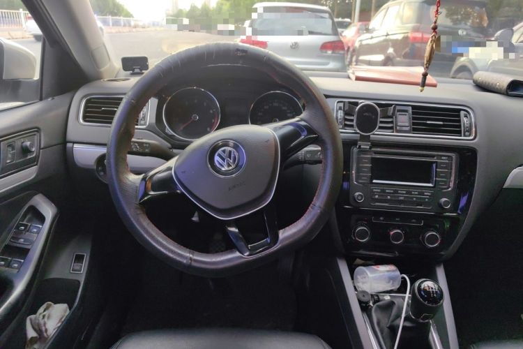 Used Volkswagen Sagitar 2015 1.6L Manual Comfort Model Steering Wheel