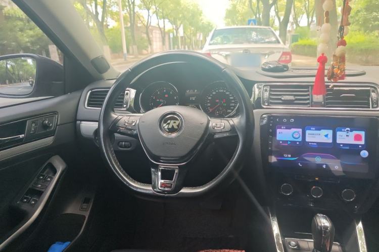 Used Volkswagen Sagitar 2015 230TSI Automatic Comfort Version Steering Wheel