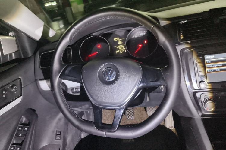 Used Volkswagen Sagitar 2015 1.6L Manual Comfort Model Steering Wheel