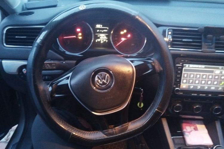 Used Volkswagen Sagitar 2015 1.6L Manual Comfort Model Steering Wheel