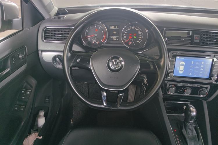 Used Volkswagen Sagitar 2015 230TSI Automatic Comfort Version Steering Wheel