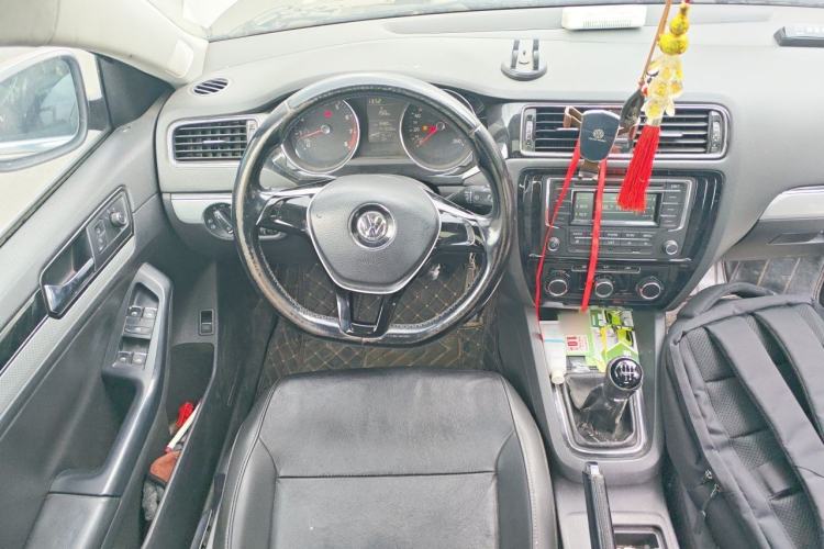 Used Volkswagen Sagitar 2015 1.6L Manual Comfort Model Steering Wheel
