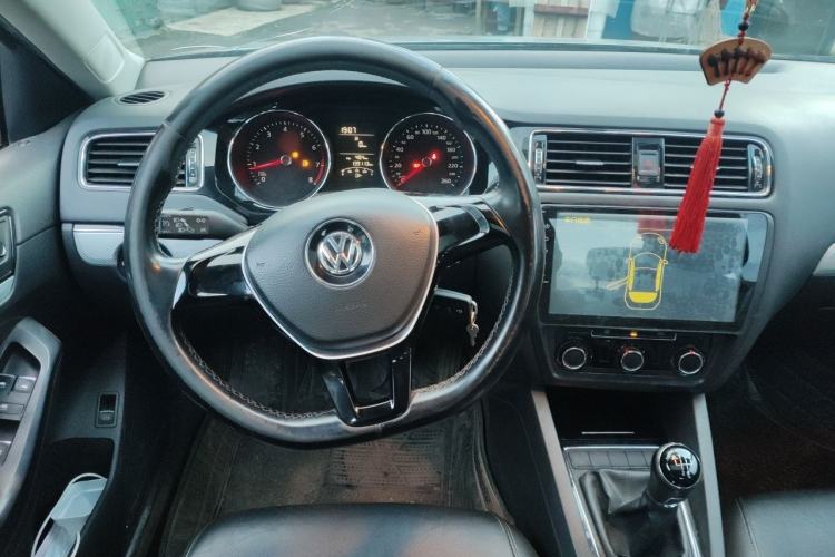 Used Volkswagen Sagitar 2015 1.6L Manual Comfort Model Steering Wheel