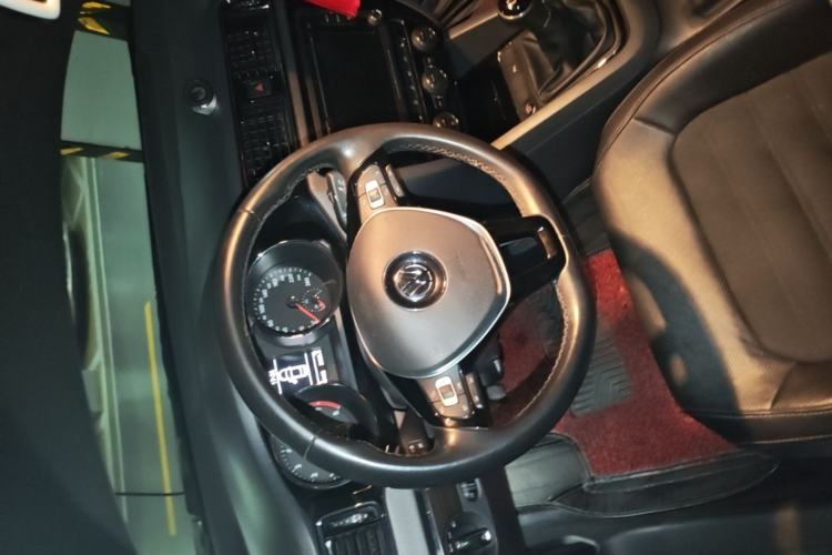 Used Volkswagen Sagitar 2015 230TSI Manual Luxury Edition Steering Wheel