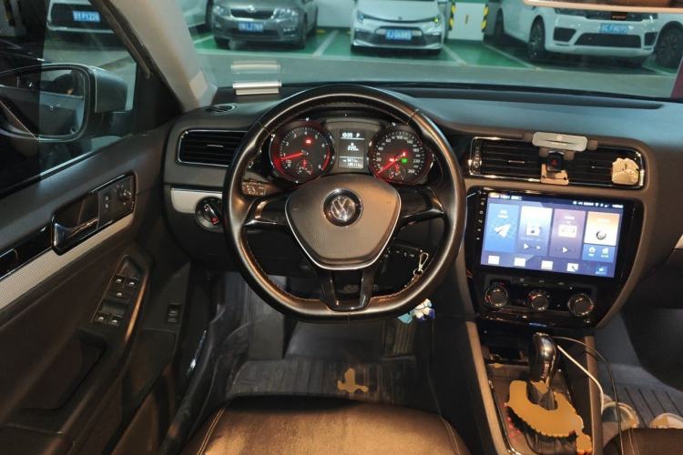 Used Volkswagen Sagitar 2015 230TSI Automatic Comfort Version Steering Wheel