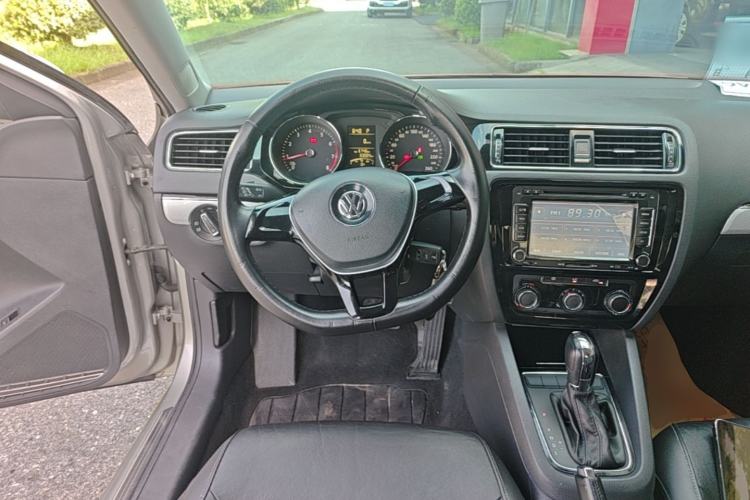 Used Volkswagen Sagitar 2015 1.6L Automatic Comfort Model Steering Wheel