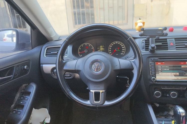 Used Volkswagen Sagitar 2015 1.6L Automatic Comfort Model Steering Wheel