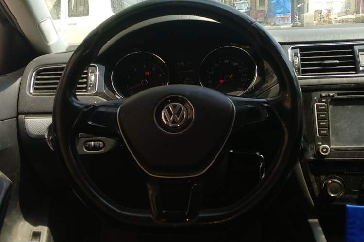 Used Volkswagen Sagitar 2015 1.6L Automatic Comfort Model Steering Wheel