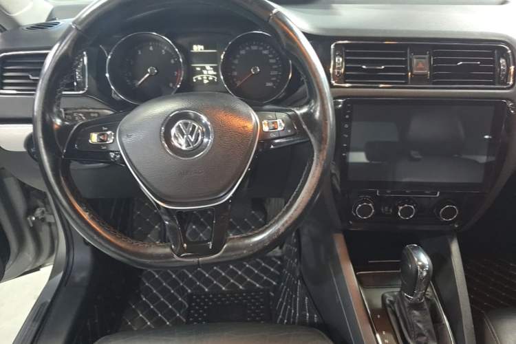 Used Volkswagen Sagitar 2015 1.6L Automatic Comfort Model Steering Wheel