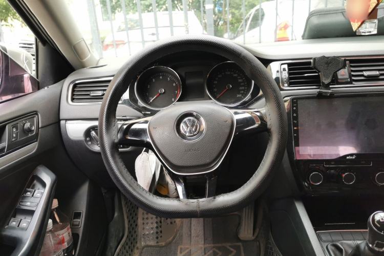 Used Volkswagen Sagitar 2015 1.6L Manual Comfort Model Steering Wheel