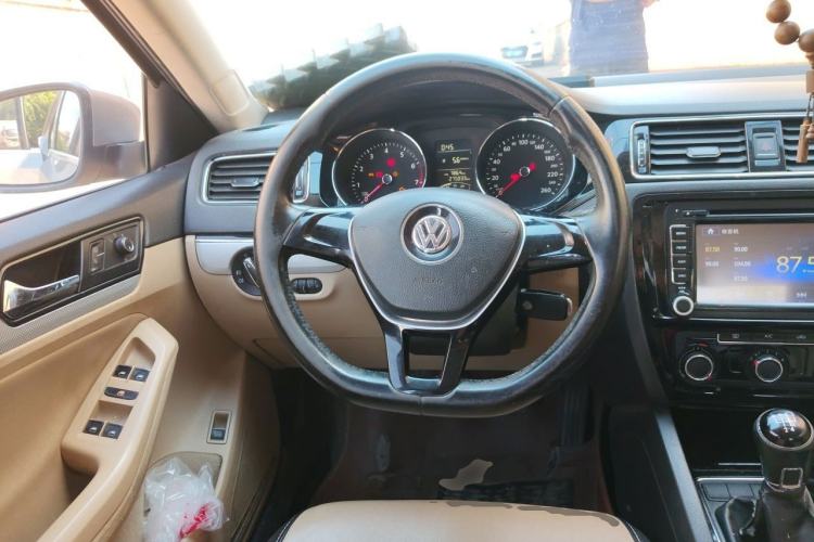 Used Volkswagen Sagitar 2015 1.6L Manual Comfort Model Steering Wheel