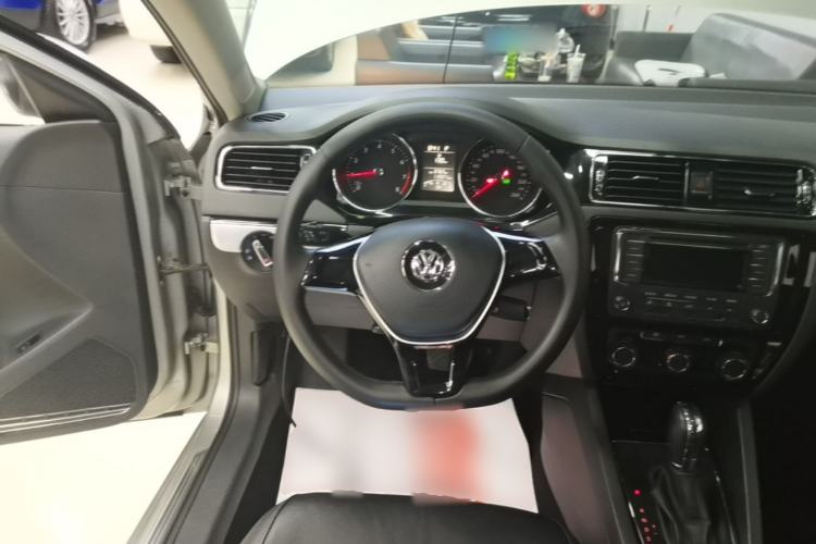 Used Volkswagen Sagitar 2015 1.6L Automatic Comfort Model Steering Wheel
