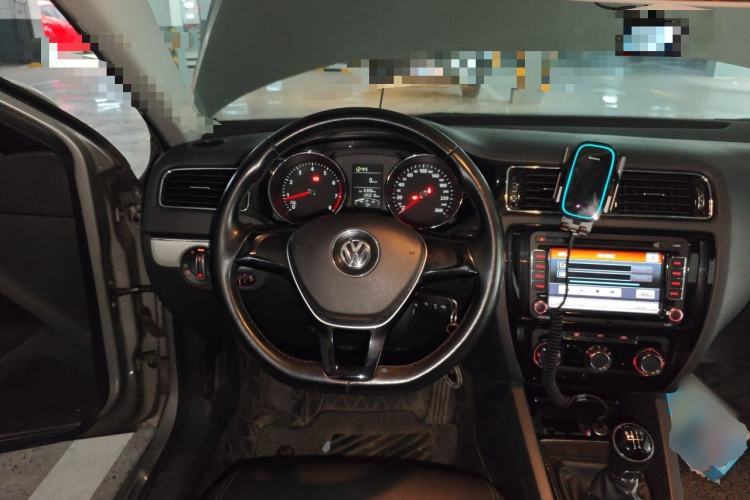 Used Volkswagen Sagitar 2015 1.6L Manual Comfort Model Steering Wheel