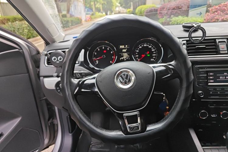 Used Volkswagen Sagitar 2015 1.6L Automatic Comfort Model Steering Wheel