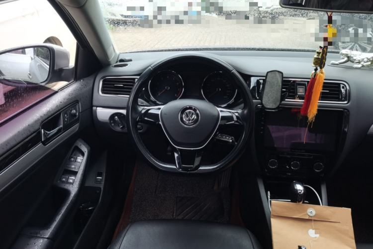 Used Volkswagen Sagitar 2015 1.6L Automatic Comfort Model Steering Wheel