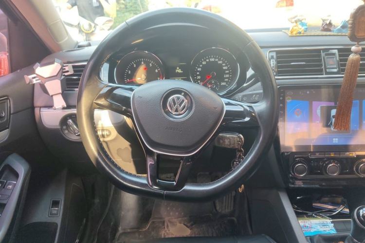 Used Volkswagen Sagitar 2015 230TSI Manual Comfort Version Steering Wheel