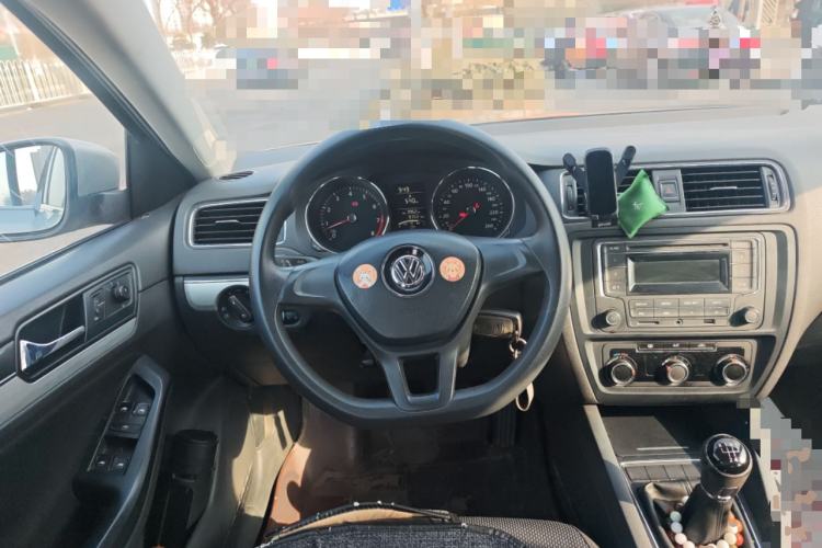 Used Volkswagen Sagitar 2015 1.6L Manual Fashion Edition Steering Wheel