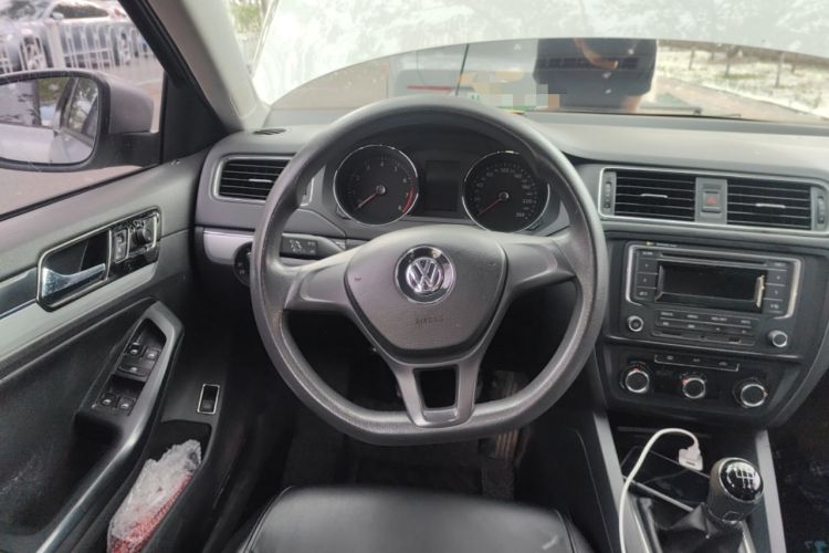 Used Volkswagen Sagitar 2015 1.6L Manual Fashion Edition Steering Wheel