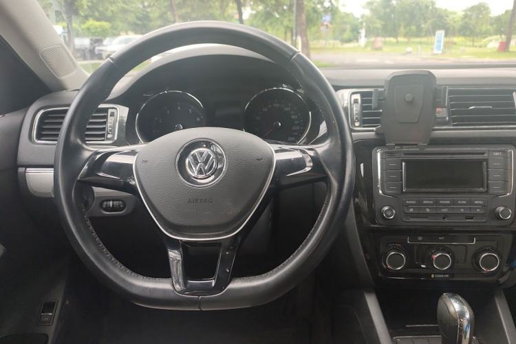 Used Volkswagen Sagitar 2015 1.6L Automatic Comfort Model Steering Wheel