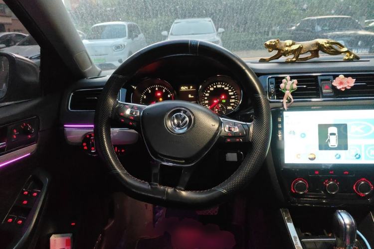 Used Volkswagen Sagitar 2015 230TSI Automatic Comfort Version Steering Wheel