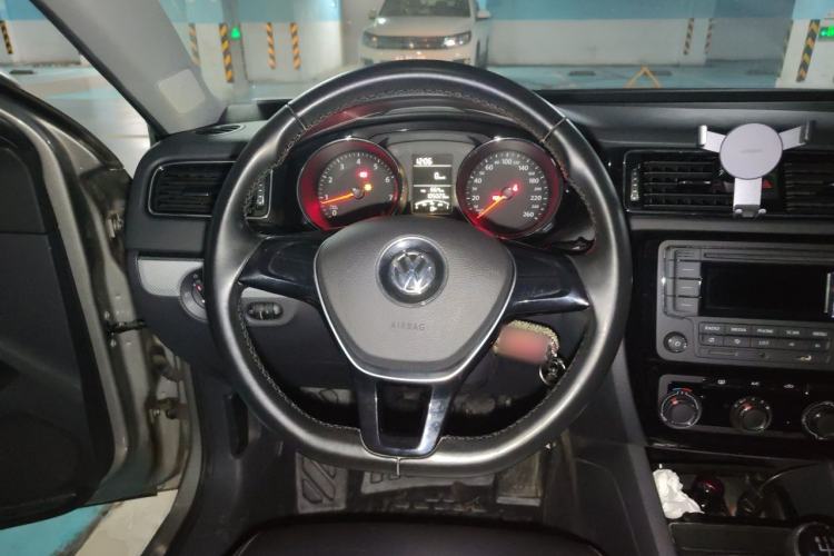 Used Volkswagen Sagitar 2015 1.6L Manual Comfort Model Steering Wheel